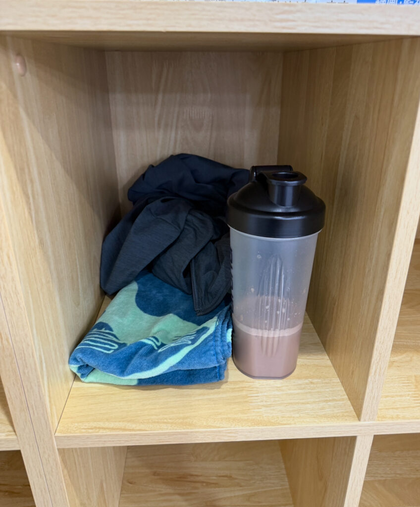 チョコザップ_オープンロッカー_荷物を入れた例